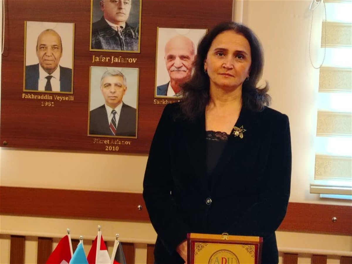 ADU-nun baş müəllimi Nailə Hüseynova “Ayın müəllimi” adına layiq görülüb - FOTO