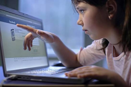 Uşaqların sosial şəbəkəyə sərbəst girişi qadağan oluna bilər 