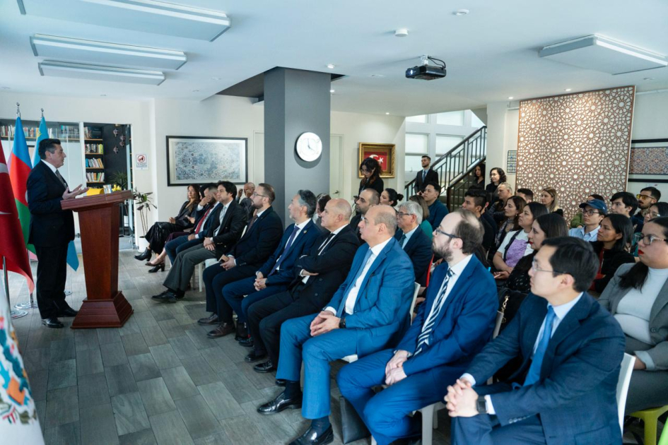 Meksikada “Türk dilləri ailəsi: ilk yazılı mətnlərdən müasir dövrə qədər” mövzusunda konfrans keçirilib - FOTO