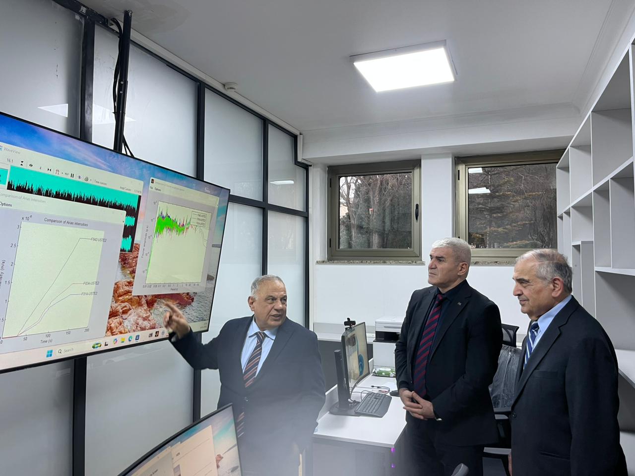 Dünya şöhrətli zəlzələ mühəndisi AzMİU-nu ziyarət edib - FOTO