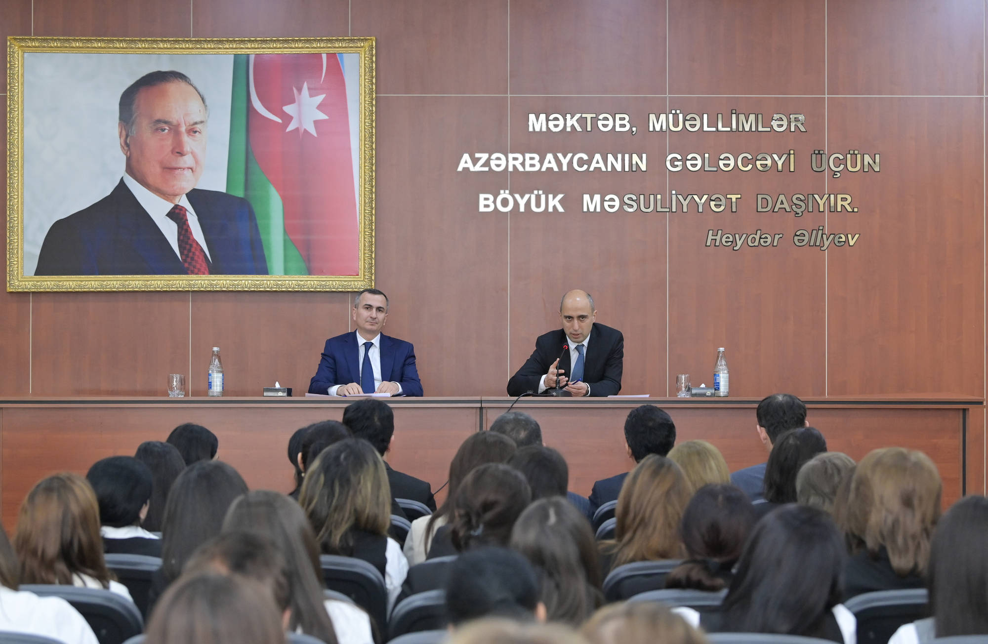 Emin Əmrullayev Mərkəzi Aran regionunda qabaqcıl təhsil işçiləri ilə görüşüb - FOTO