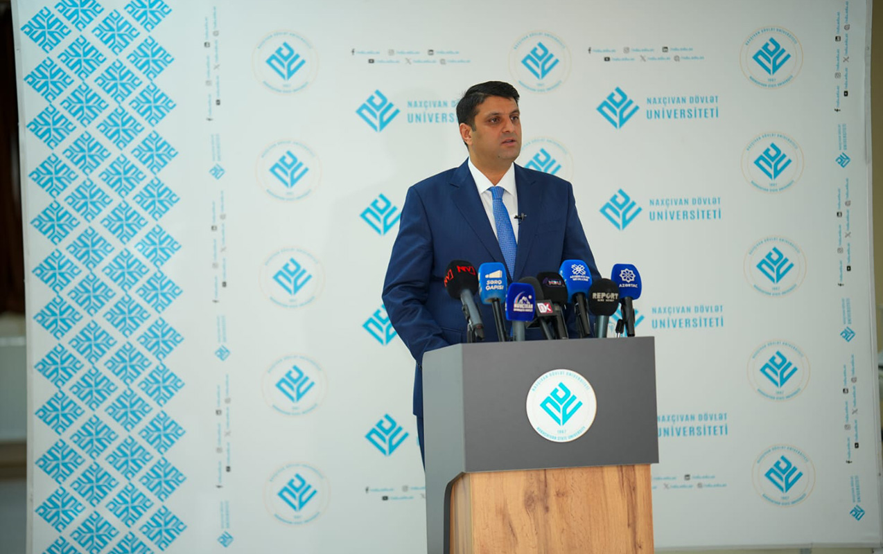 NDU-nun rektoru media nümayəndələri üçün brifinq keçirib - FOTOLAR