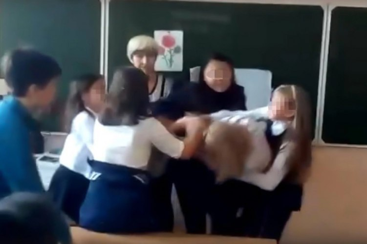 Məktəblilər arasındakı dava ilə bağlı polisdən AÇIQLAMA