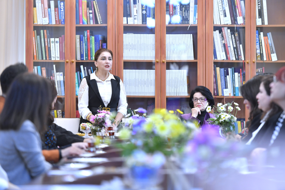 Prezident Kitabxanasında Qara Qarayevin yaradıcılıq irsinə həsr olunmuş dəyirmi masa keçirilib - FOTO