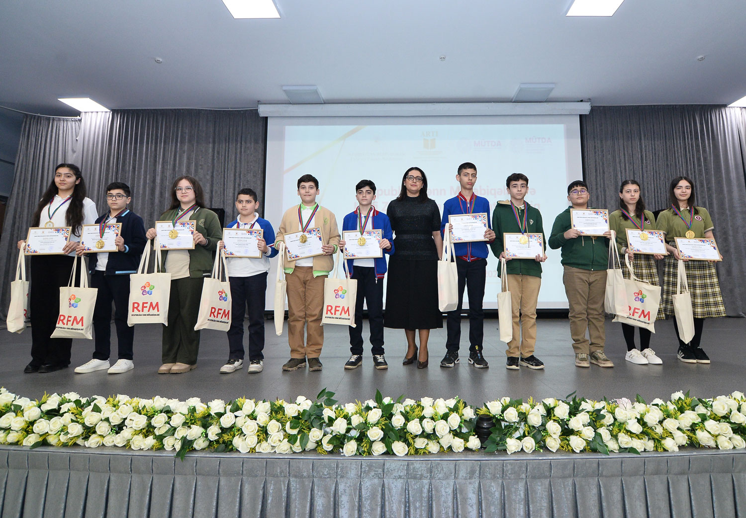 Müsabiqə və olimpiada qalibləri mükafatlandırılıb