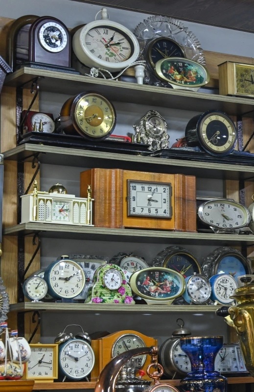 180-ə yaxın ölkədən qədim əşyaların toplandığı əntiq mağazadan fotoreportaj