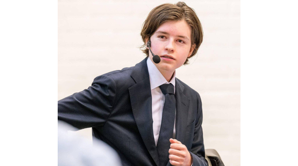 12 yaşında magistr, 15 yaşında fəlsəfə doktoru oldu – Loran Simons   