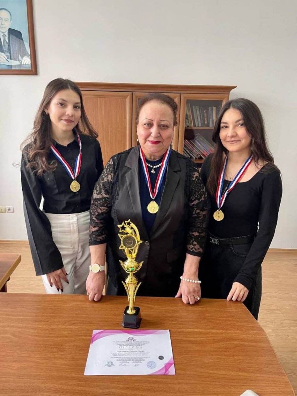 Naxçıvan Dövlət Universitetinin tədqiqat qrupu beynəlxalq müsabiqədə I yer qazandı - FOTO