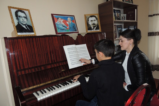 İbtidai siniflərdə musiqi dərsliyində yeniliklər