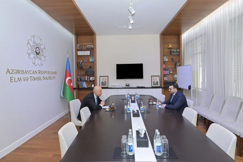 Emin Əmrullayev "Yüksəliş" müsabiqəsinin qalibləri ilə görüşüb