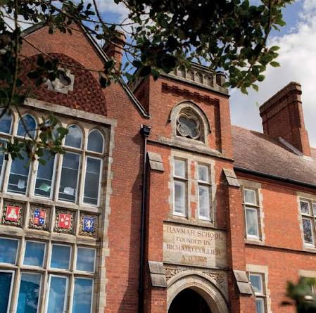 İngiltərədə məktəblər üçün yeni gender rəhbərliyi açıqlanıb