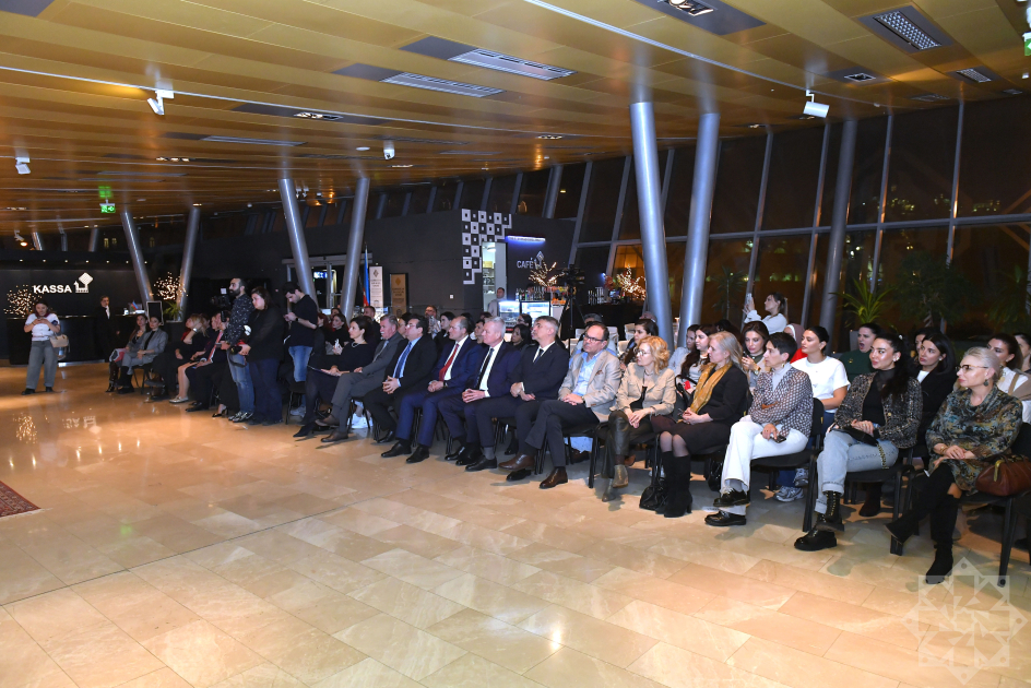 Milli Xalça Muzeyində “Bağçada güllər” sərgisi açılıb