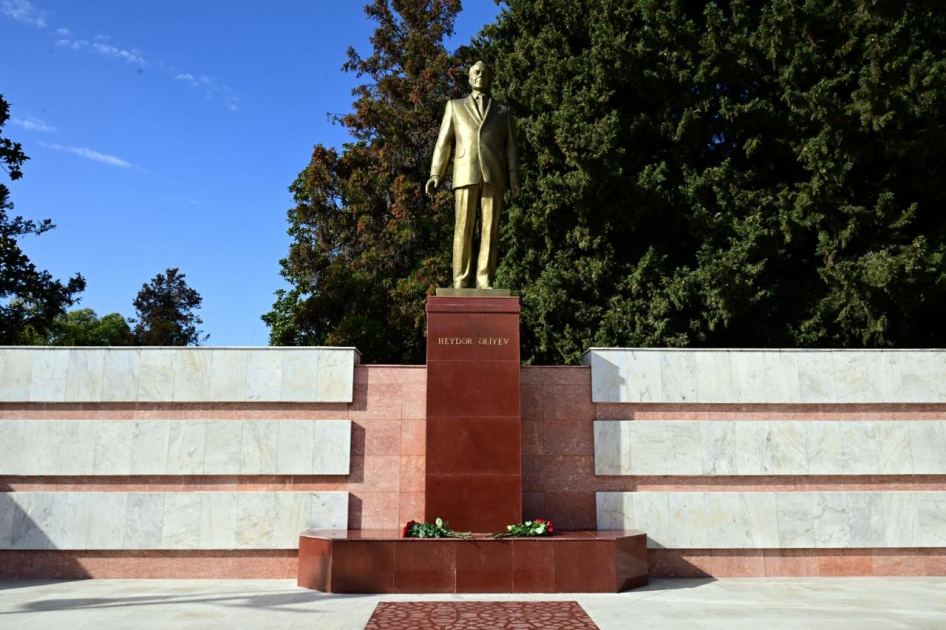 Mədəniyyət naziri Qax rayonunda vətəndaşların müraciətlərini dinləyib