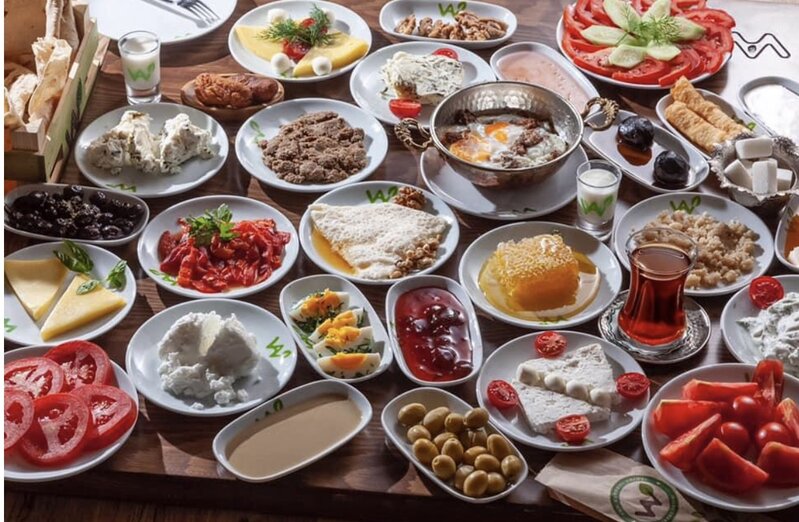 Səhər yeməyi zamanı tez-tez edilən səhvlər sağlamlığa mənfi təsir göstərir