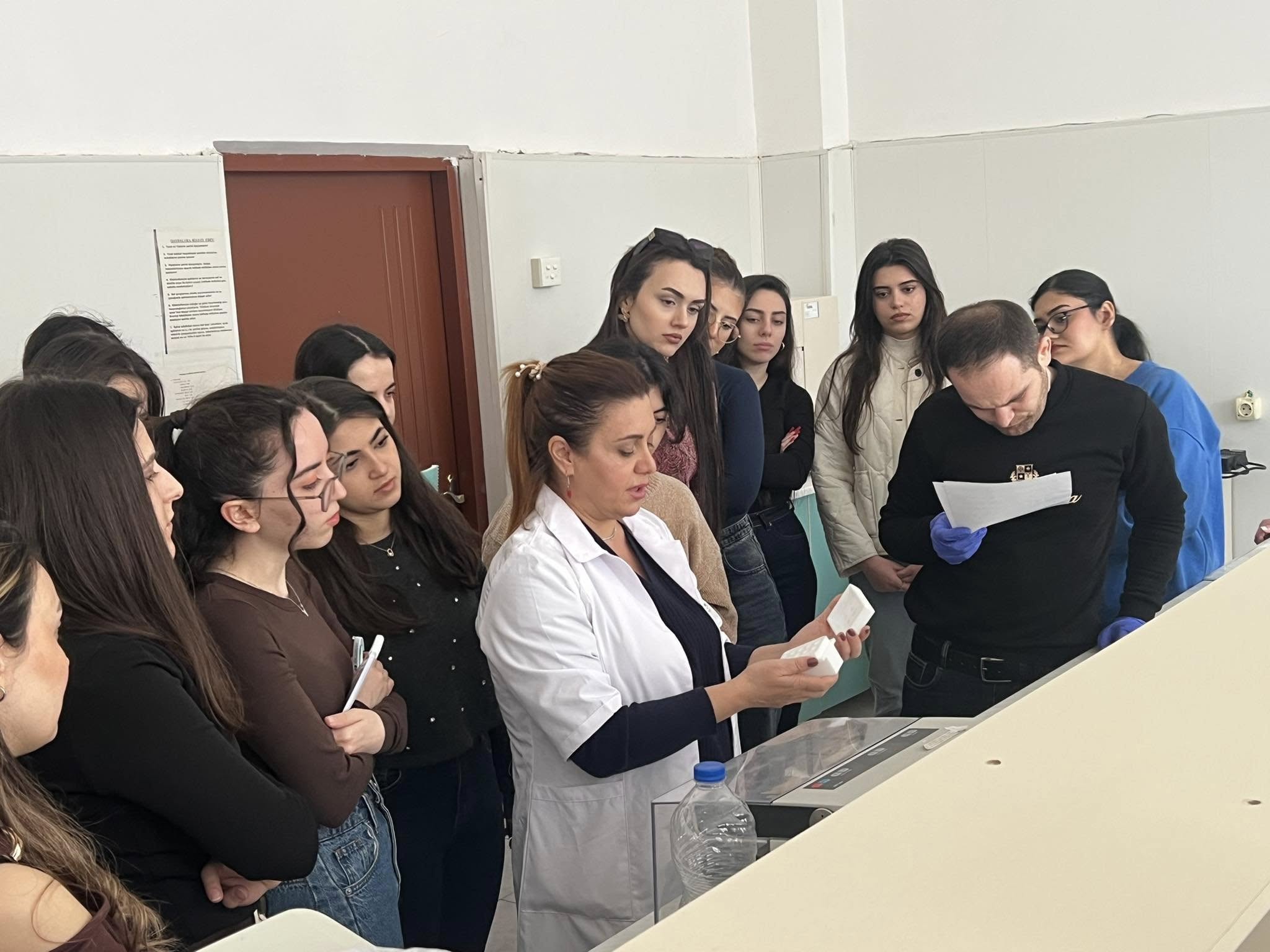 BDU tələbələri Genetik Ehtiyatlar İnstitutunda istehsalat təcrübəsinə başlayıblar - FOTO