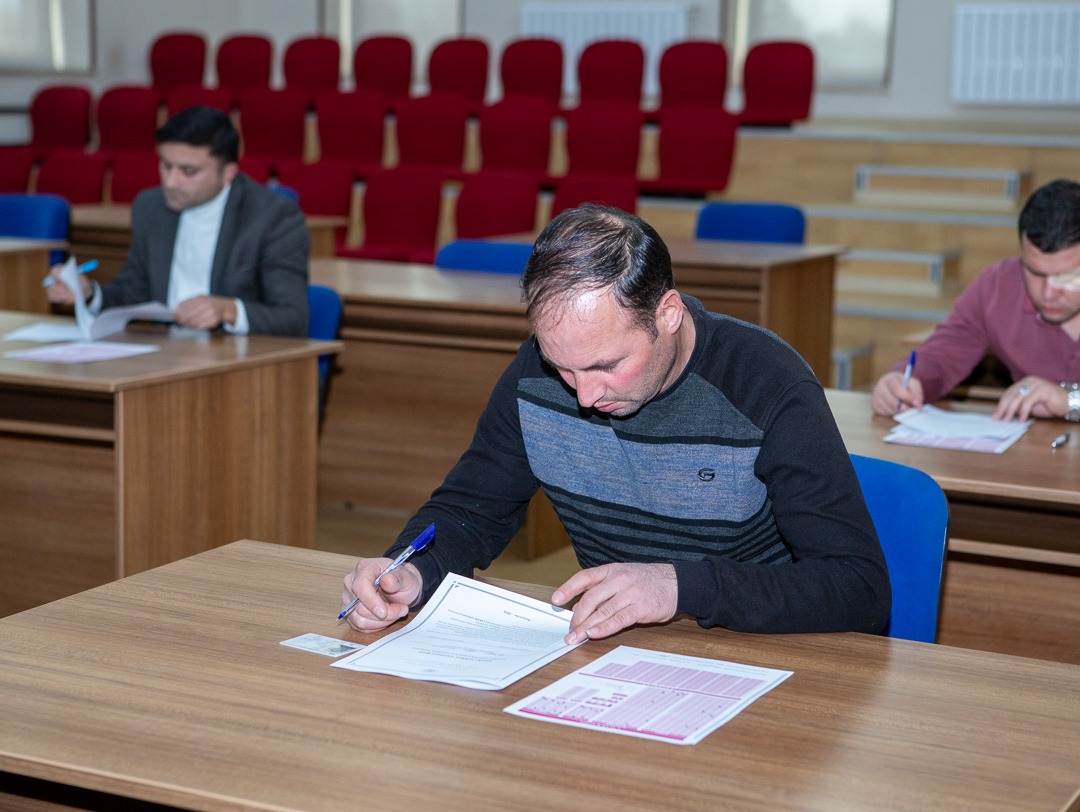 Məktəblərdə hərbi rəhbərin işə qəbulu üçün test imtahanı keçirilib - FOTO