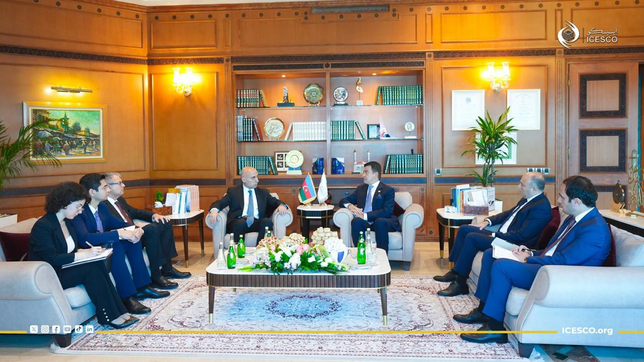 Emin Əmrullayev ICESCO-nun Baş qərargahına səfər edib