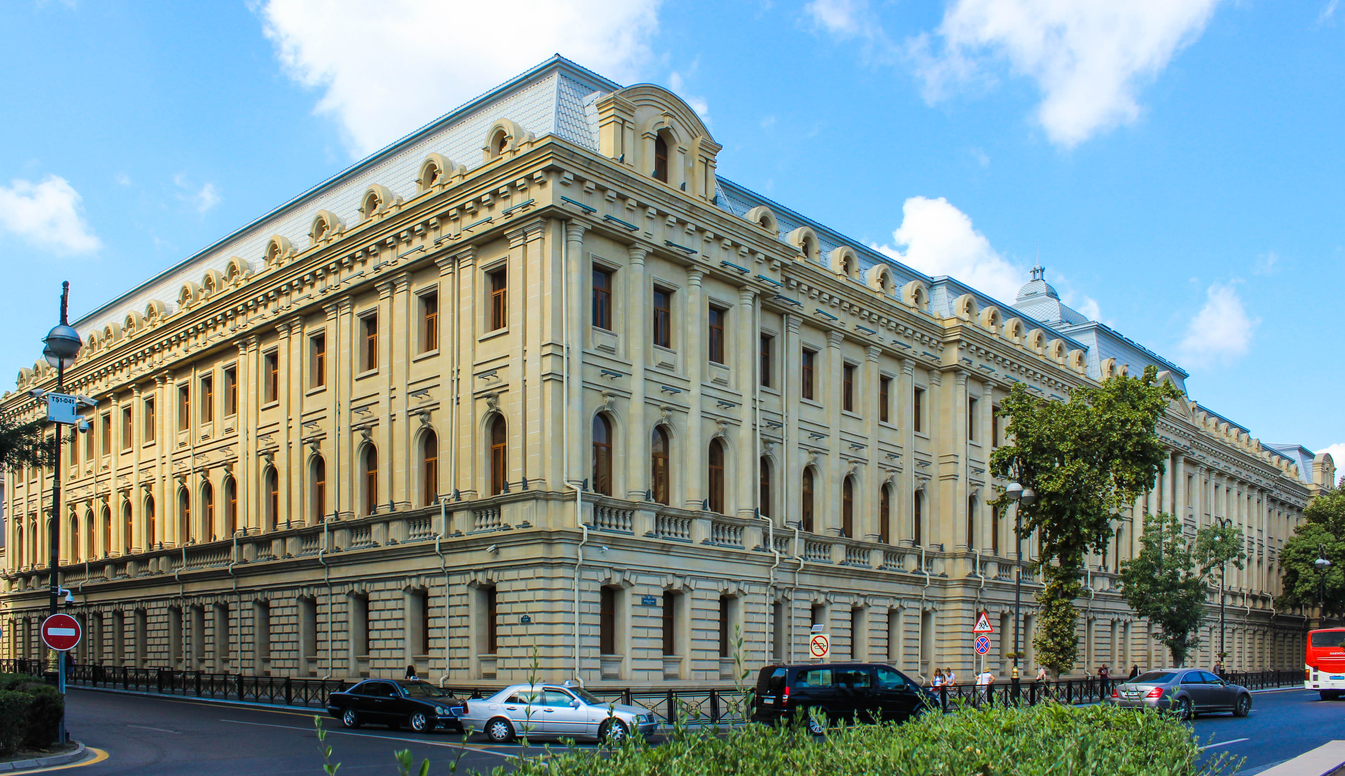 Northampton Universiteti tələbələrin gecə təhlükəsizliyi məsələsini nəzərdən keçirir