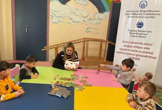 İngiltərədə xüsusi qayğıya ehtiyacı olan şagirdlərin dəstəyi yenidən nəzərdən keçirilir