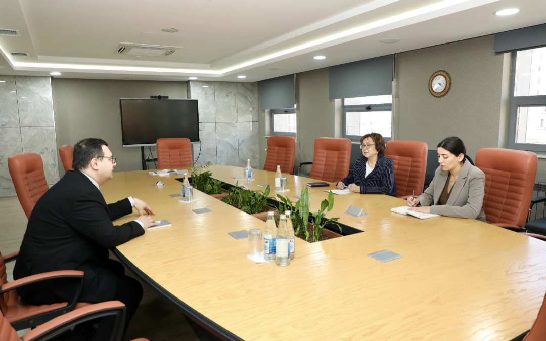 Məleykə Abbaszadə “Yüksəliş” müsabiqəsinin qalibi ilə görüşüb