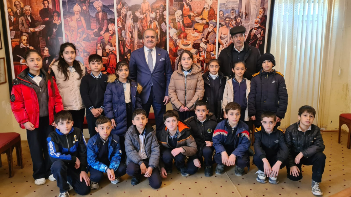 Akademik Rafael Hüseynov Dəyirmanlı kənd tam orta məktəbinin şagirdləri ilə görüşüb - FOTO