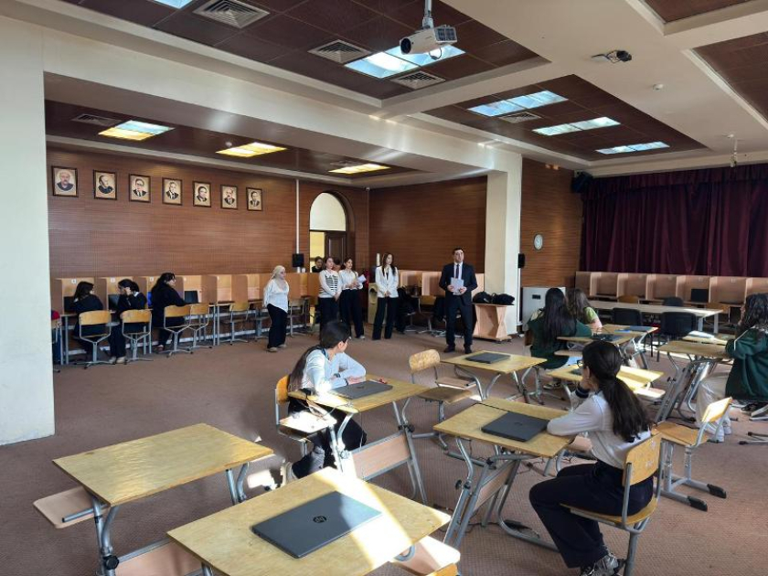 AMEA məktəblilər arasında Azərbaycan dili üzrə olimpiada təşkil edib - FOTO