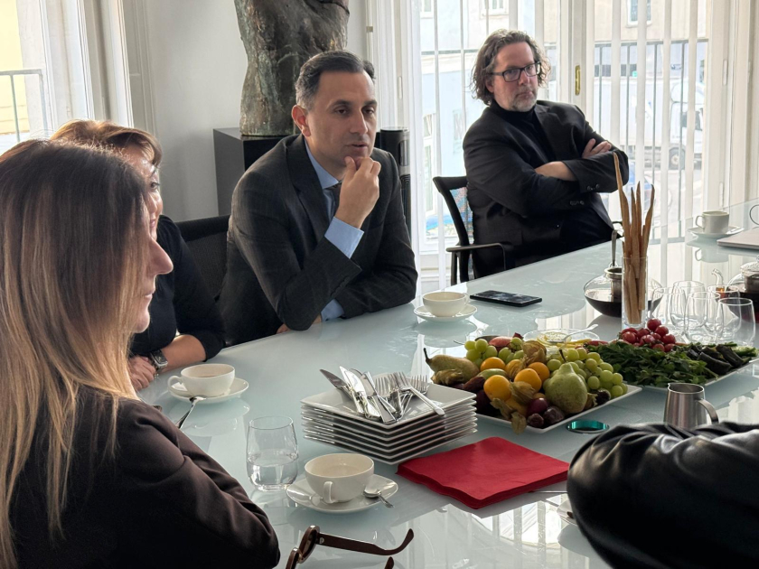 “Veech X Veech” memarlıq bürosunun rəhbərliyi ilə innovativ yanaşmalar barədə fikir mübadiləsi aparılıb