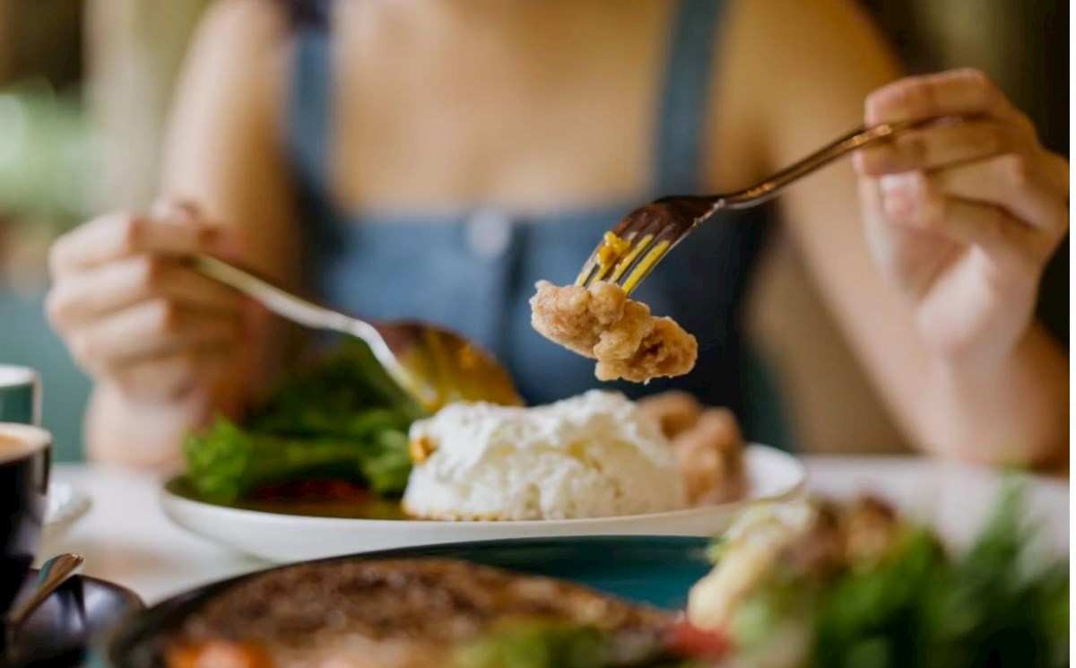 Qidalanma zamanı edilən 4 səhv şəkər olmaq riski yaradır