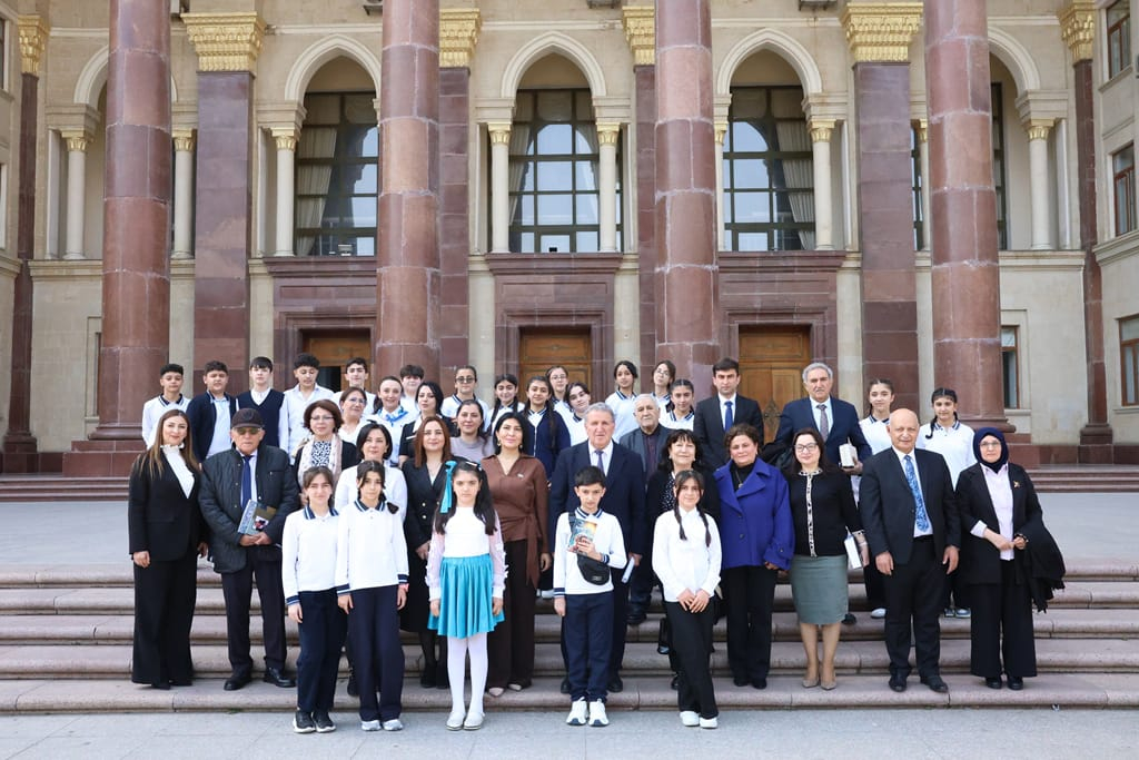 “Uşaq ədəbiyyatında ana dili məsələsi”