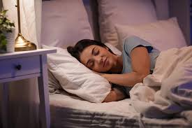 Həkimlər niyə saat 23:00-dək yatmağı tövsiyə edirlər?