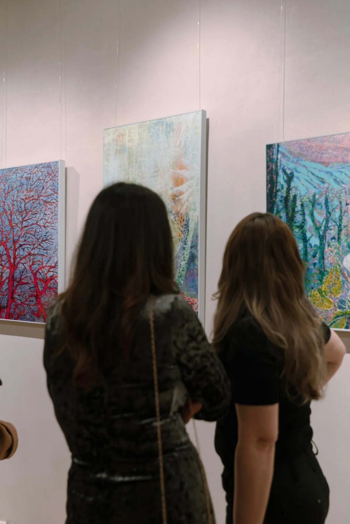 ABŞ-də uğur qazanmış rəssam Vüqar Quliyev Bakıda fərdi sərgi keçirib