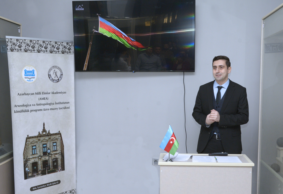 İçərişəhərdə turizm bələdçiləri üçün elmi-praktik təlim keçirilir - FOTOLAR