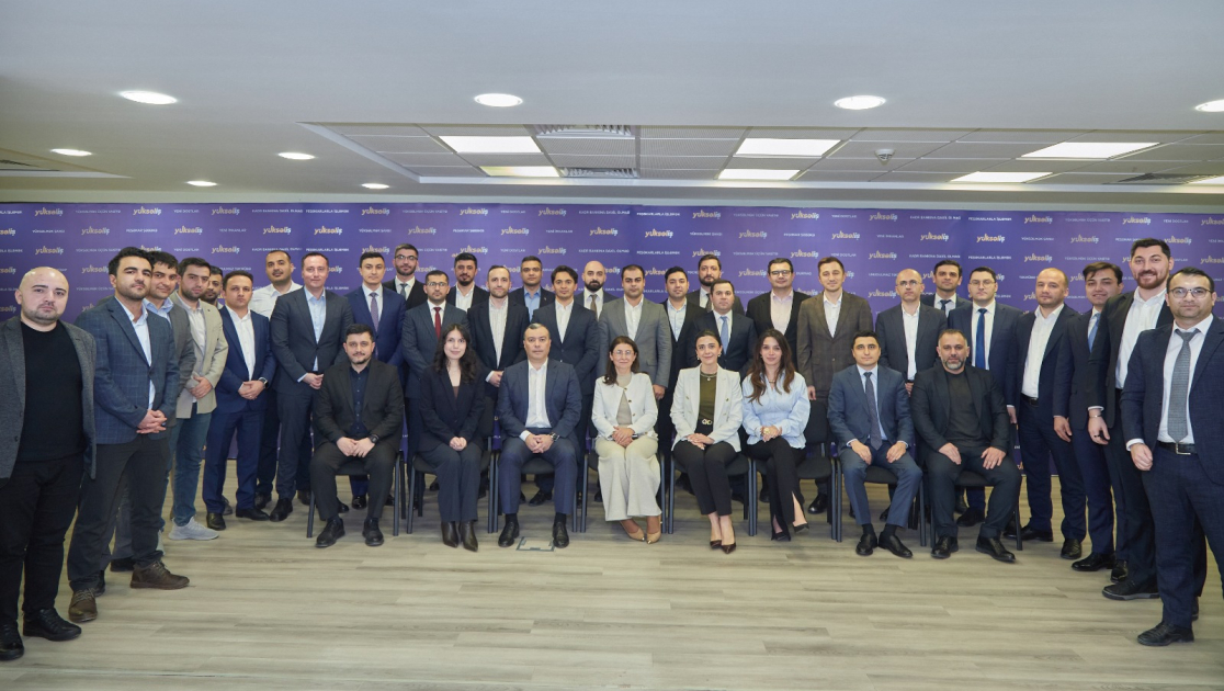 Maliyyə naziri “Yüksəliş” müsabiqəsinin qalibləri ilə görüşüb - FOTO