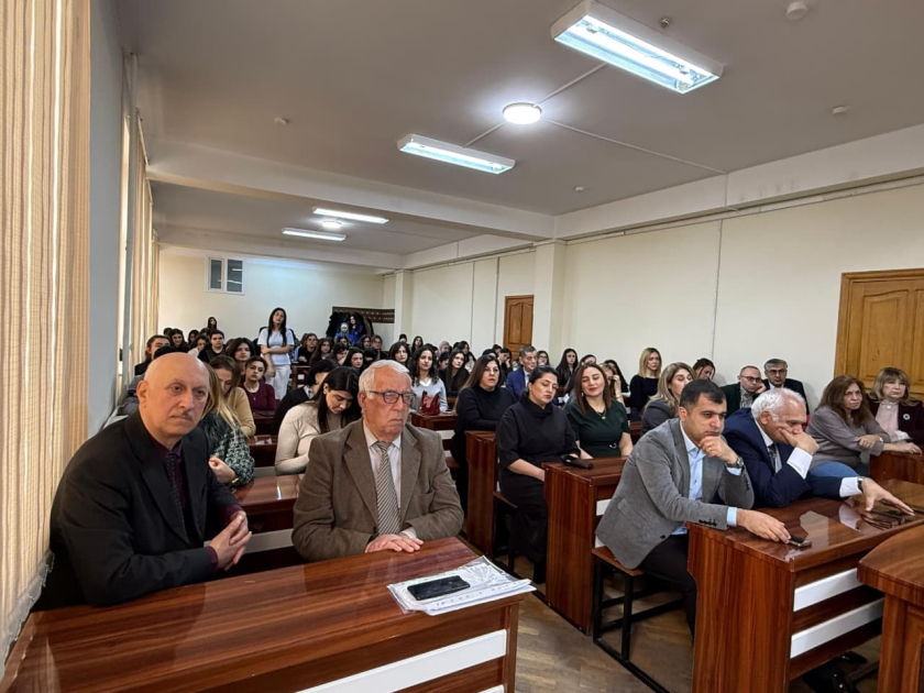 Müasir Azərbaycan ədəbiyyatının əsas tendensiyaları müzakirə olunub - FOTO