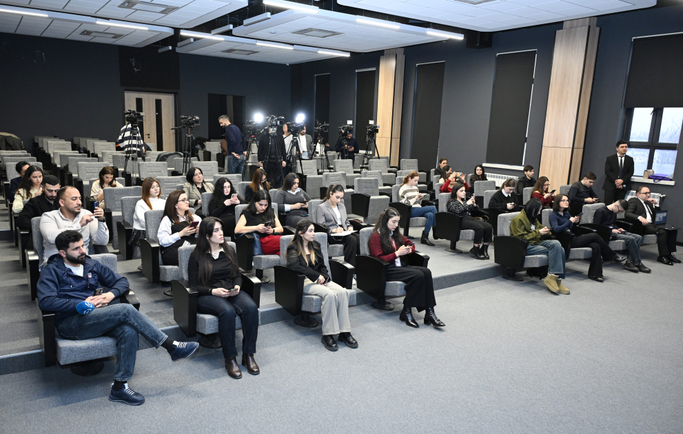 “Müəllim” mobil tətbiqi istifadəyə verilir - FOTO