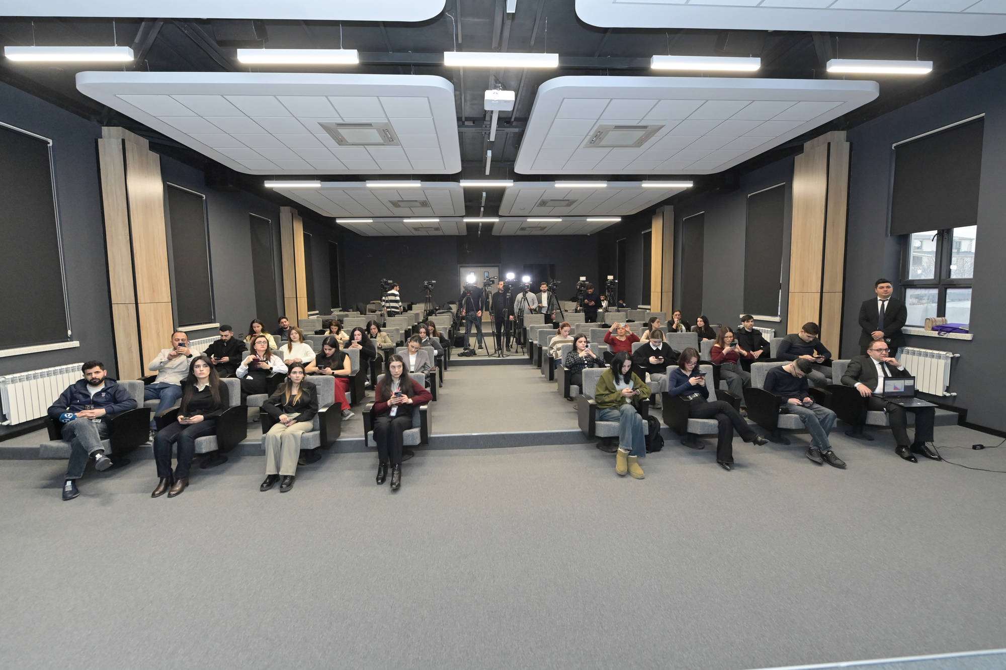 “Təhsilin rəqəmsallaşdırılması” mövzusunda brifinq keçirilib