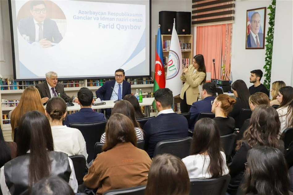 Gənclər və idman naziri ADU-nun tələbələri ilə görüşüb - FOTOLAR
