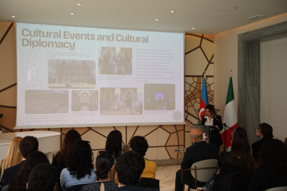 Romanın LUISS Universitetinin tələbələri Azərbaycan barədə məlumatlandırılıb