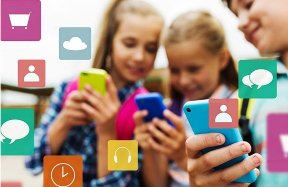 Məktəblərdə telefonlardan istifadə ilə bağlı qaydalar hazırlanacaq 