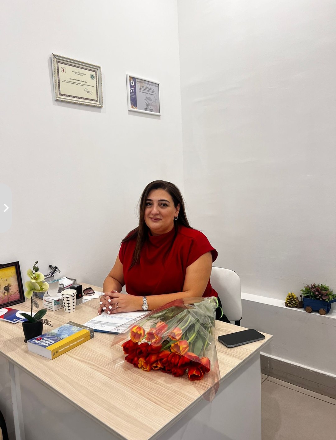 Nevroloq Gülnarə Rüstəmzadə: Uzun müddət telefondan istifadə sinir sisteminə zərər verə bilər