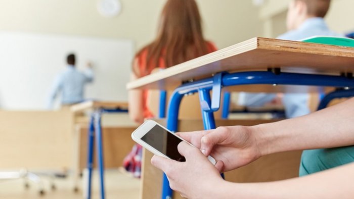 Konnektikutda mobil telefon qadağası müzakirəsi: ştat səviyyəsində qərar gözlənilir