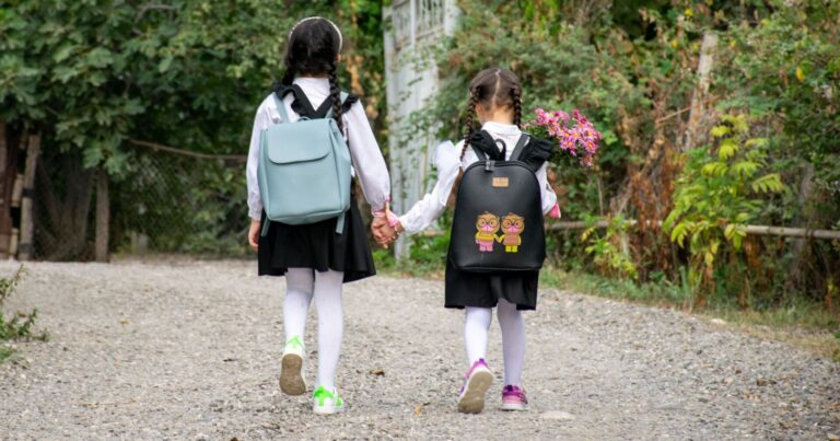 Övladı məktəbə gedənlərin NƏZƏRİNƏ