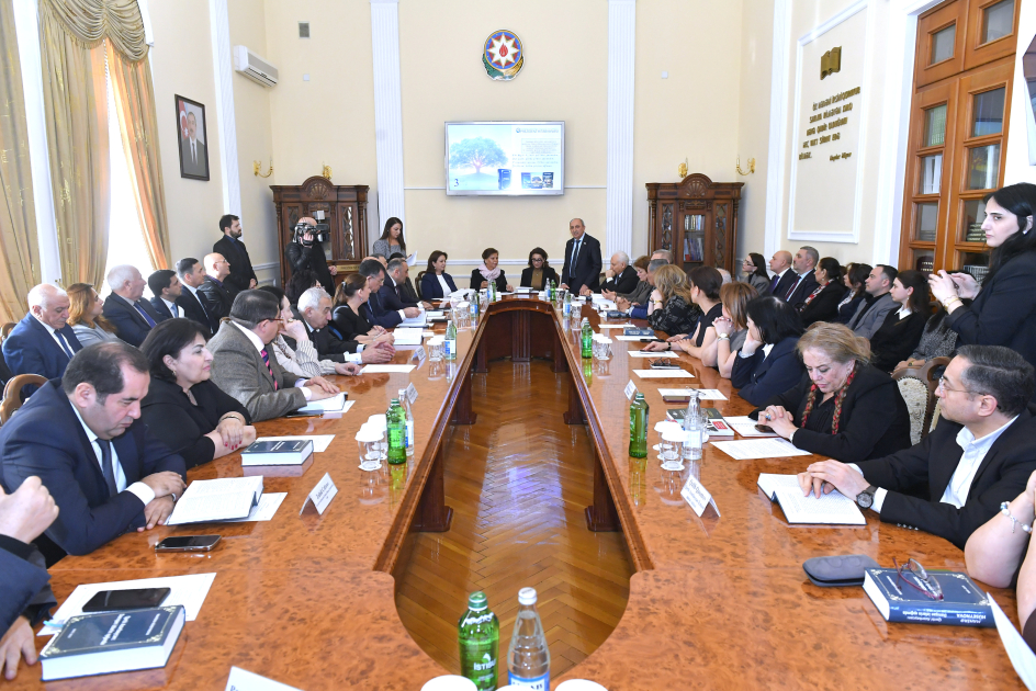 Prezident Kitabxanasında professor Mahirə Hüseynovanın kitabının təqdimatı olub