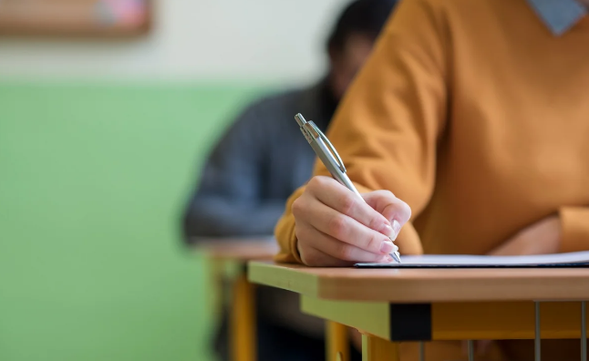 Bazar ertəsi 58 mindən çox şagird buraxılış imtahanı verəcək