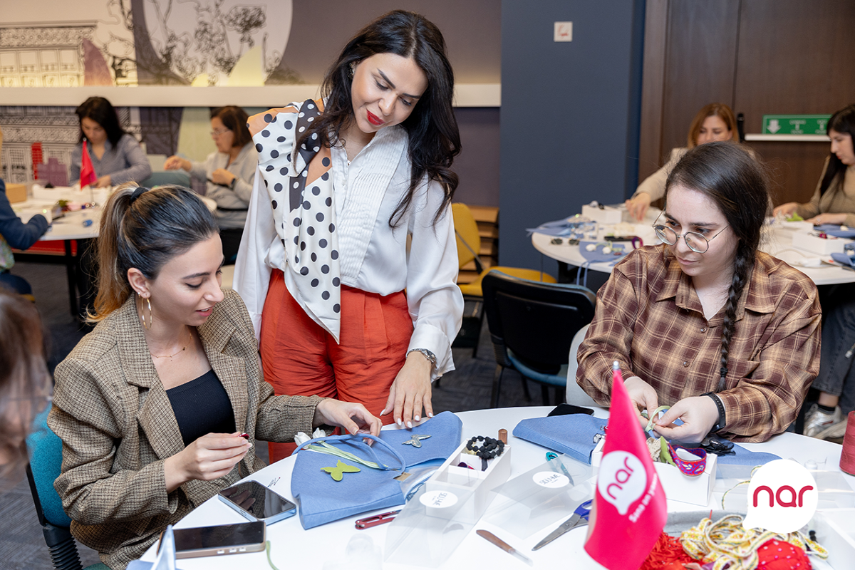 “Nar” 8 Mart münasibətilə xanım jurnalistləri təbrik edib