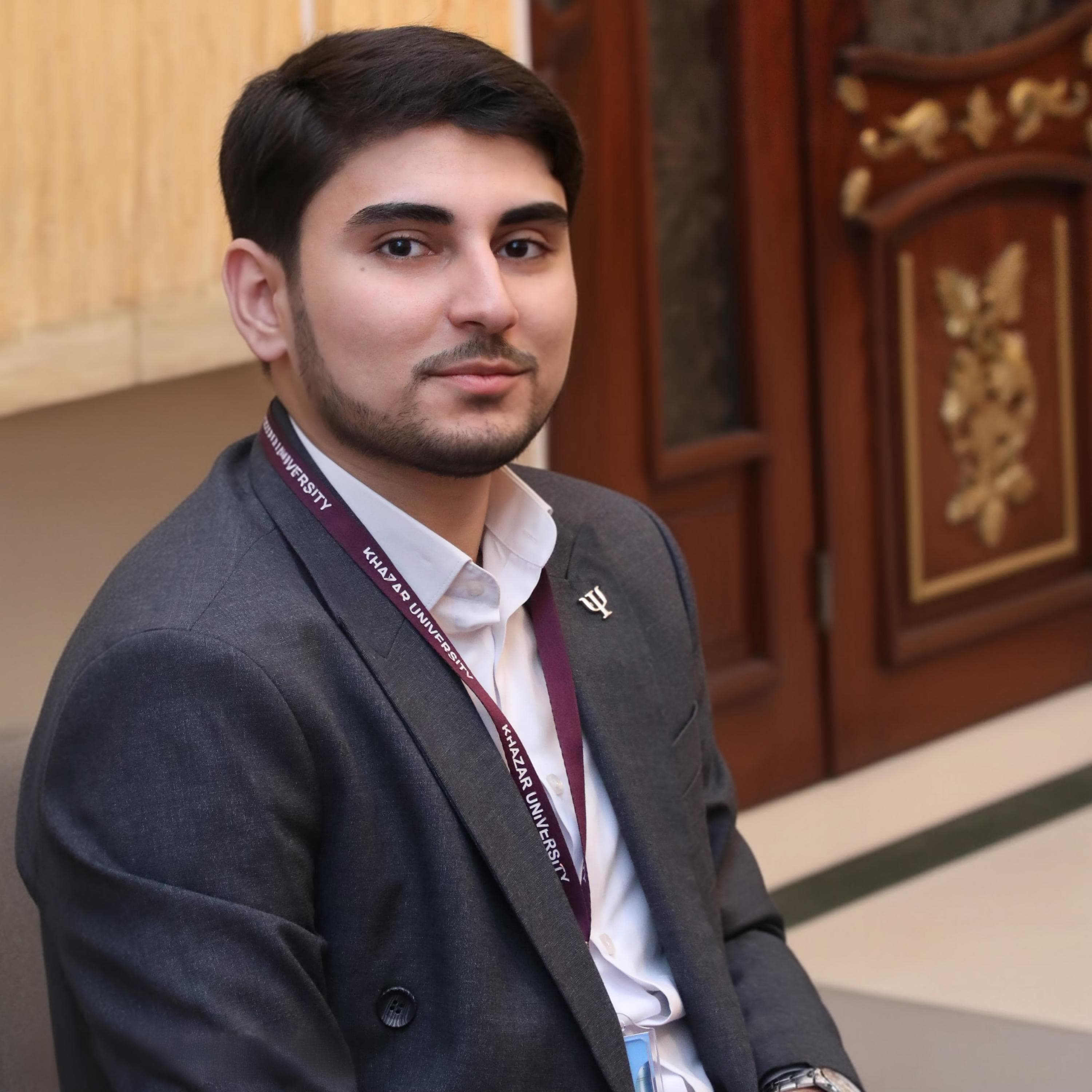 Mirsadiq Muxtarov: “Uşaqlıq travmaları insanın gələcək münasibətlərinə və özünəinamına təsir göstərə bilər”