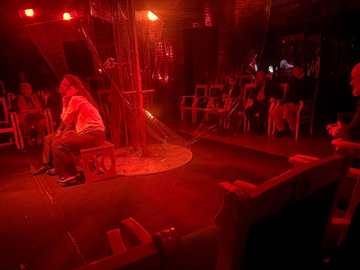 YUĞ Teatrında "Birinci akt" tamaşasına daxili baxış keçirilib