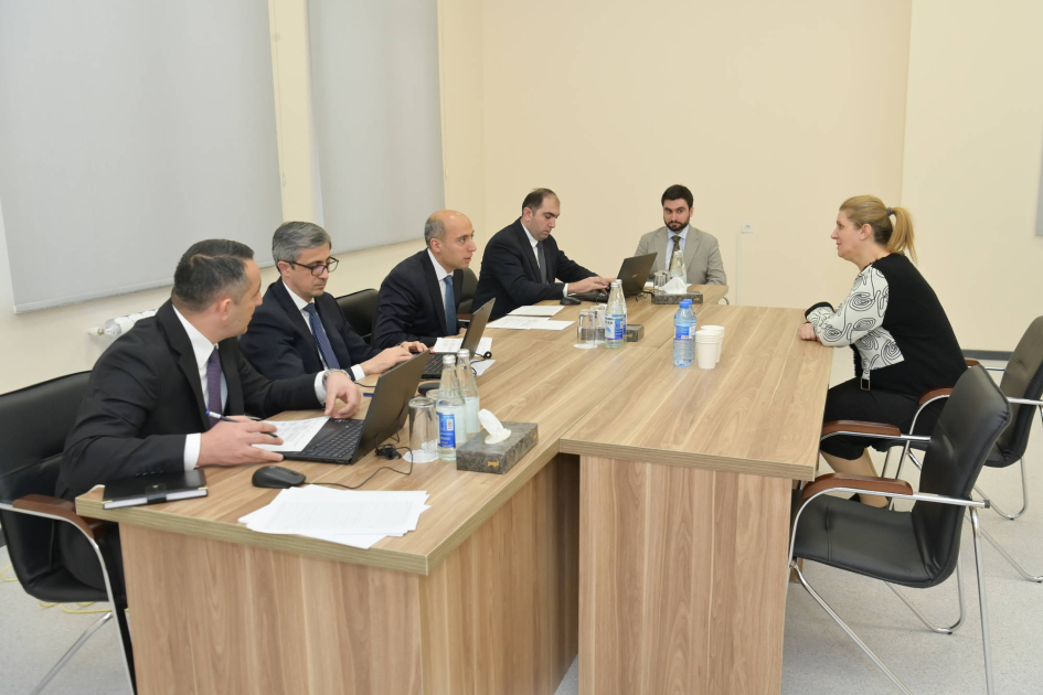 Elm və təhsil naziri Şuşada vətəndaşların müraciətlərini dinləyib