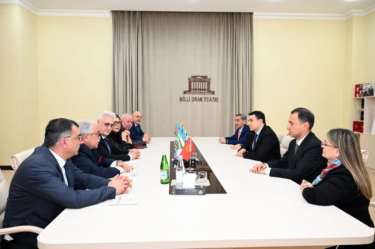 Adil Kərimli Türk dünyasının teatr nümayəndələri ilə əməkdaşlığın genişləndirilməsini müzakirə edib