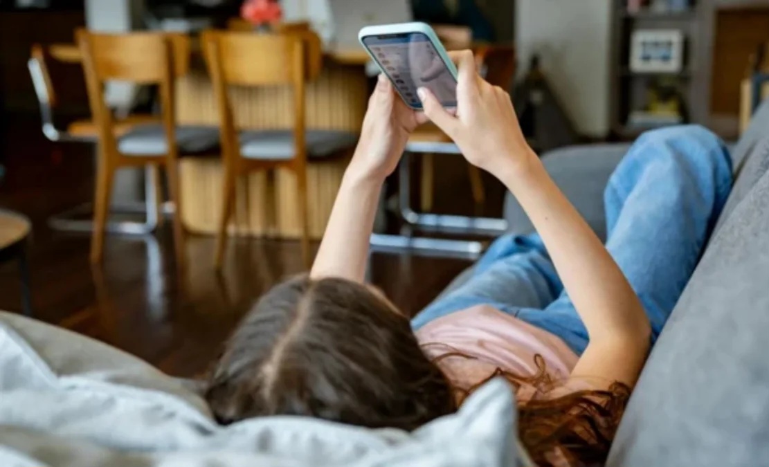 Avstraliyalı yeniyetmələrin beşdə biri qadağadan sonra hələ də sosial mediadan istifadə edir 